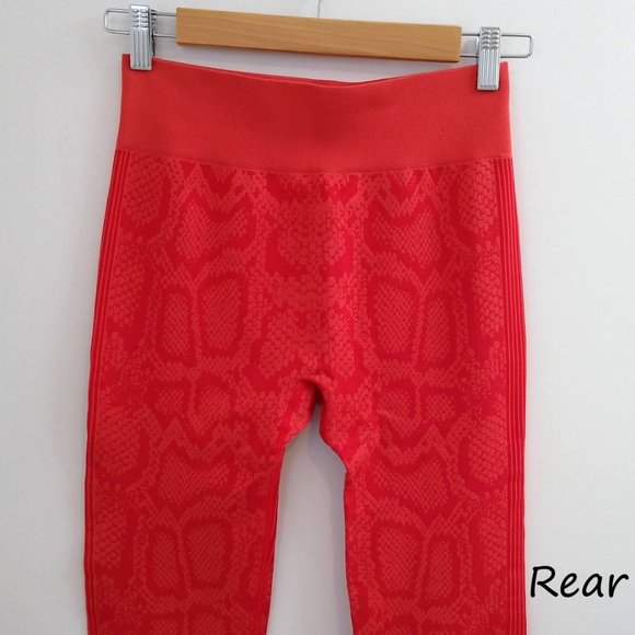 Yoga Set - Sports Bra & High Waisted Legging - Red Snakeskin - Size Small - Picture 8 of 15